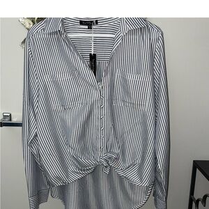 Velvet Heart Black & White Striped Button-Front Tie-Hem Shirt Size L. NWT.